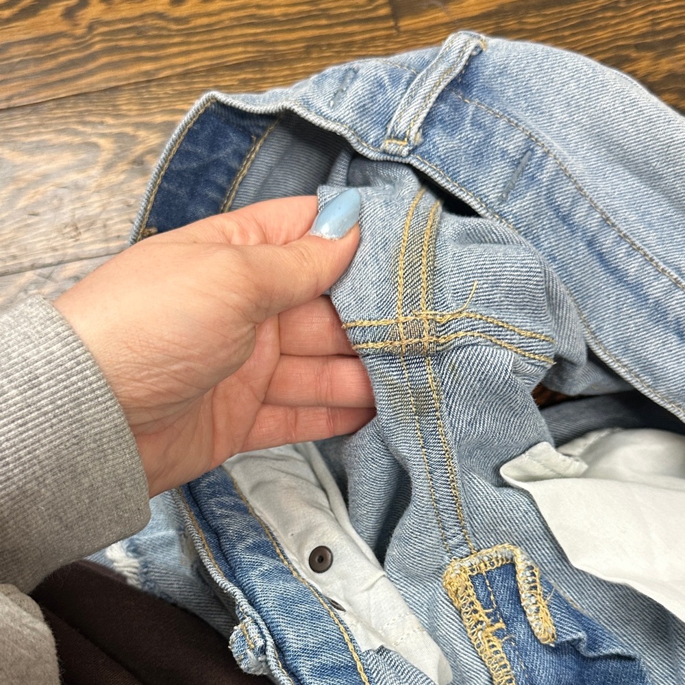 Abercrombie and Fitch Curve Love High Rise Shorts - Picture 6 of 7